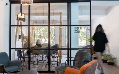 Alojamiento temporal en Barcelona: Por qué el modelo de edificio completo es la única opción segura