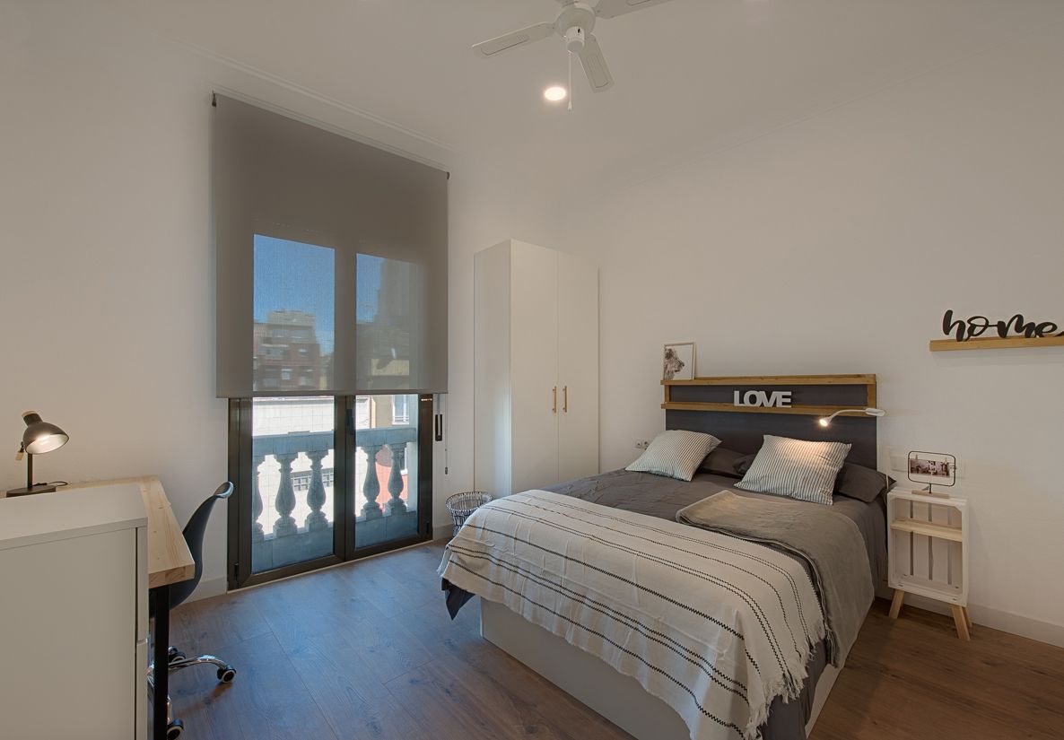 Balmes 335 Individual superior con baño privado 2