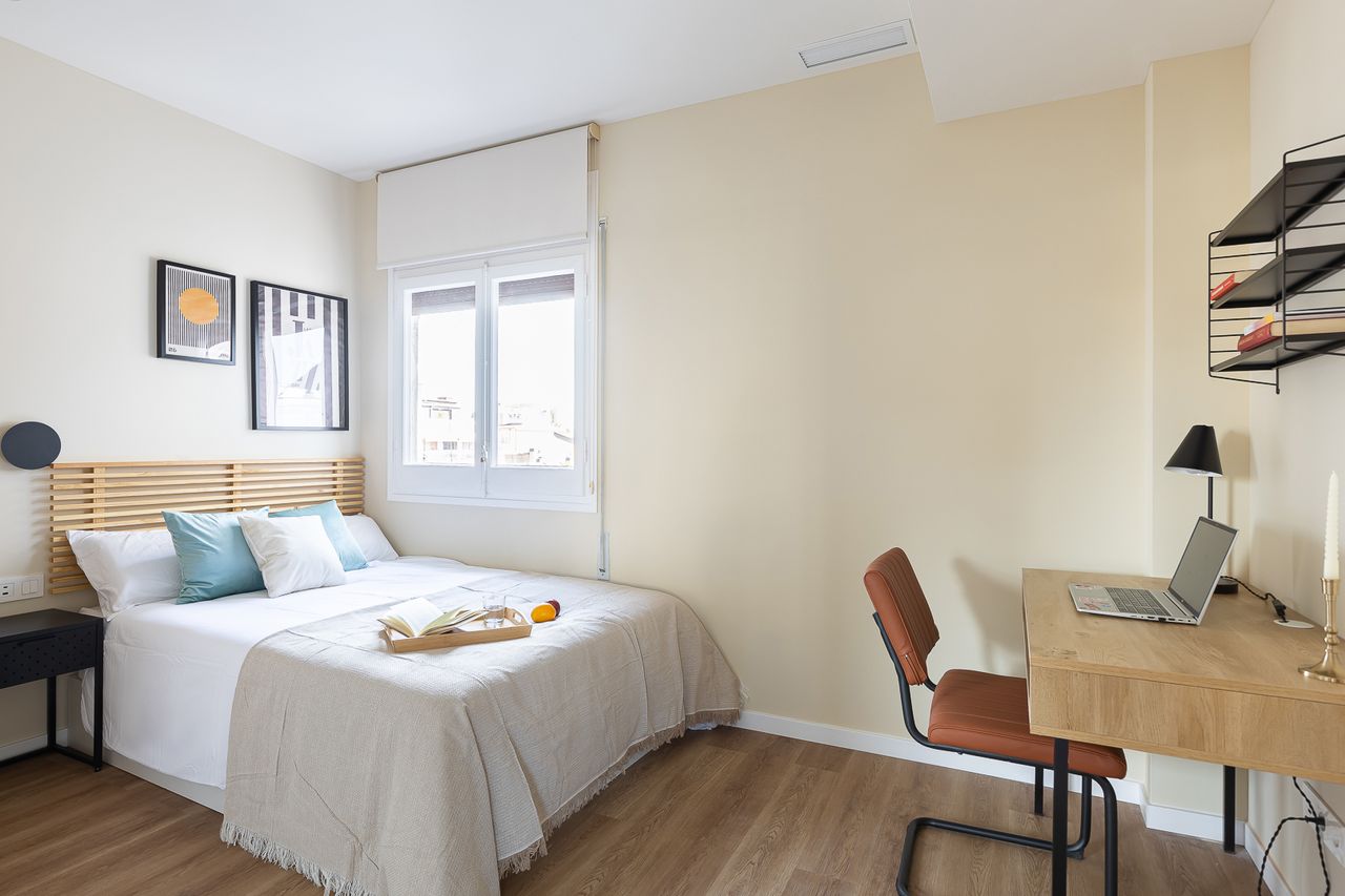 Corsega 396 Individual superior con baño privado 1