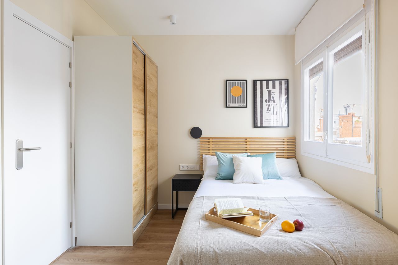 Corsega 396 Individual superior con baño privado 2