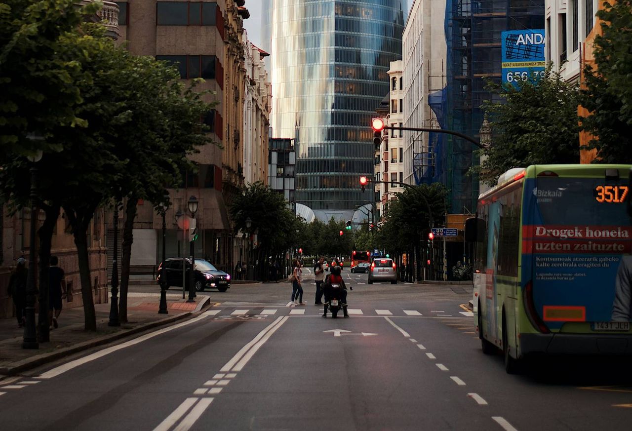 Guía del transporte público en Bilbao: cómo moverse fácil y rápido por la ciudad